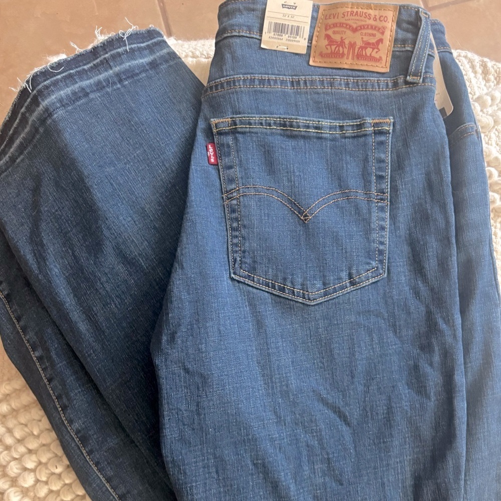 Levi's Women’s Flared Stretch Jeans